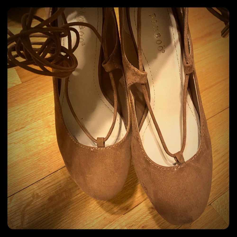 Bamboo women’s shoe size 7-US.